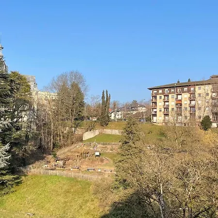 Appartement T2 Lumineux, Dernier étage, Parking Privatif à - Fr-1-555-42