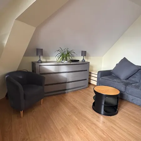 Appartement T2 Lumineux, Dernier étage, Parking Privatif à - Fr-1-555-42 *
